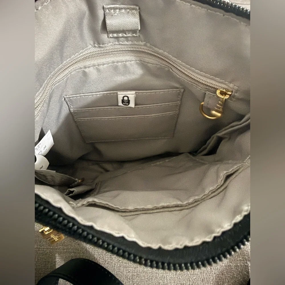 Baggallini Modern Pocket Crossbody - Picture 4 of 10